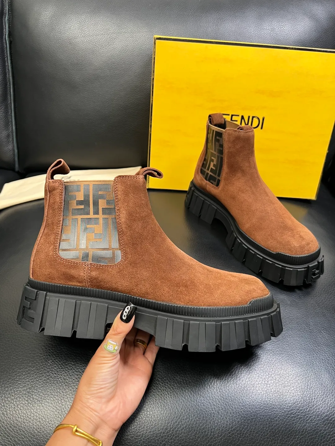 Men's shoes 💰900 FENDI High-quality top craftsmanship, Fendi boots high-top counter synchronization, original factory configuration imported Italian cowhide fly-knit fabric, imported cowhide lining, breathable and comfortable, soles: original soles specially provided by the original factory, original factory and single goods are welcome to compare, code number 39-44 (customized 38 45)